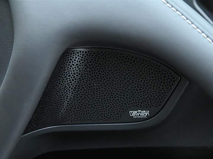 Фото 25 - Lexus LX