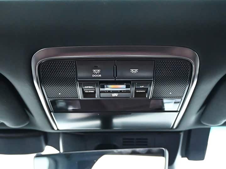 Фото 28 - Lexus LX