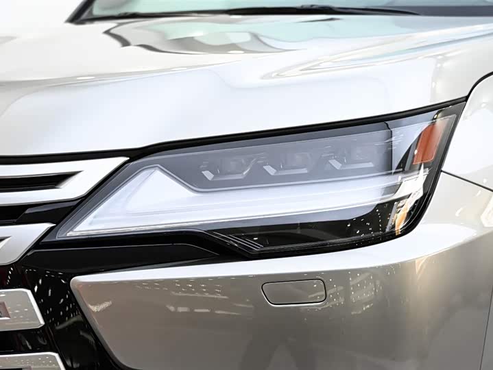 Фото 8 - Lexus LX