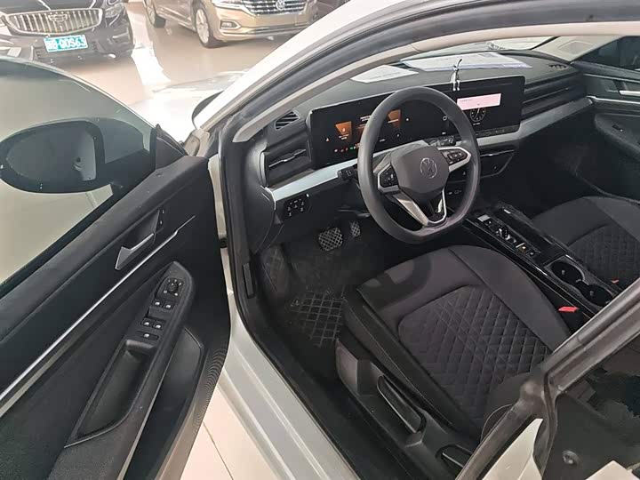 Фото 9 - Volkswagen Lamando L