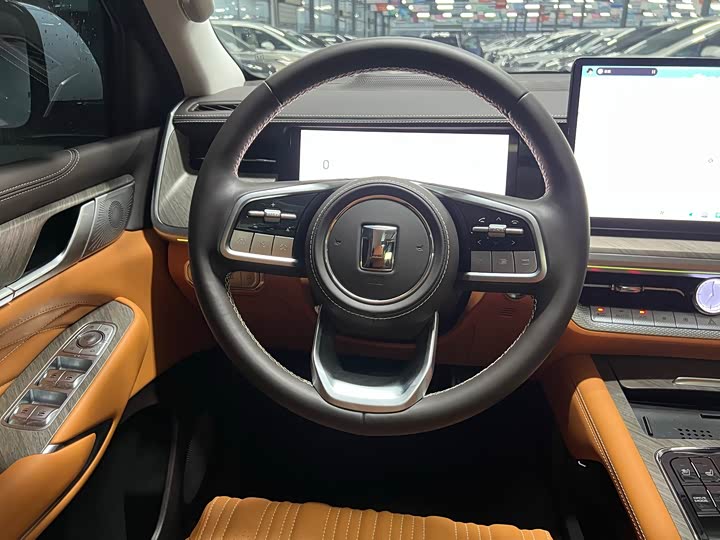 Фото 13 - Tank 500 Hybrid