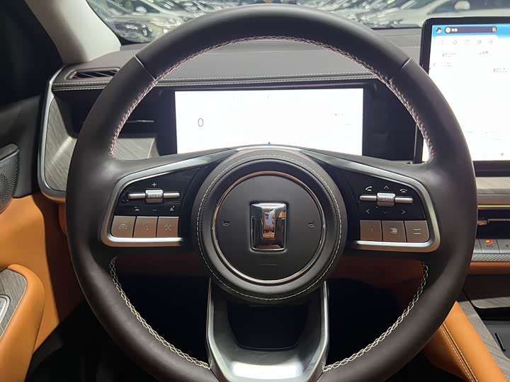 Фото 15 - Tank 500 Hybrid