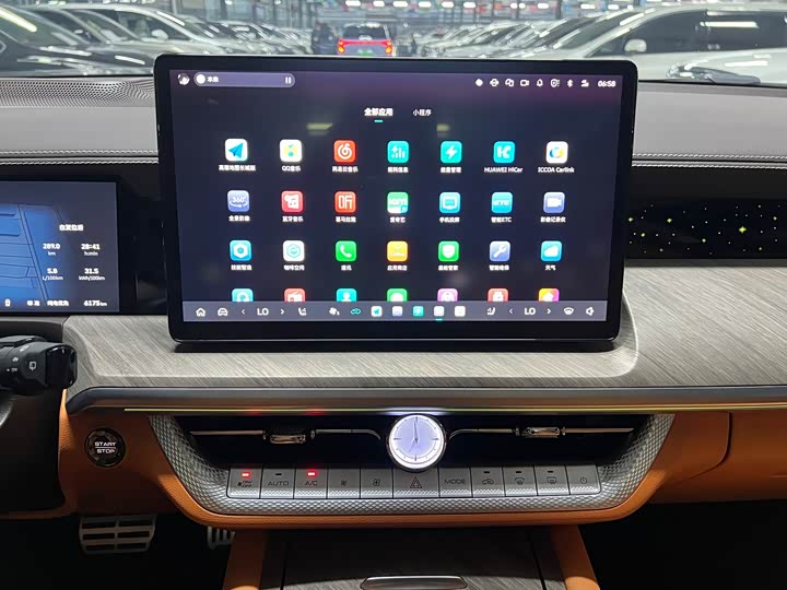 Фото 17 - Tank 500 Hybrid