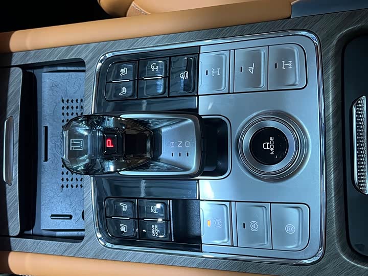 Фото 18 - Tank 500 Hybrid