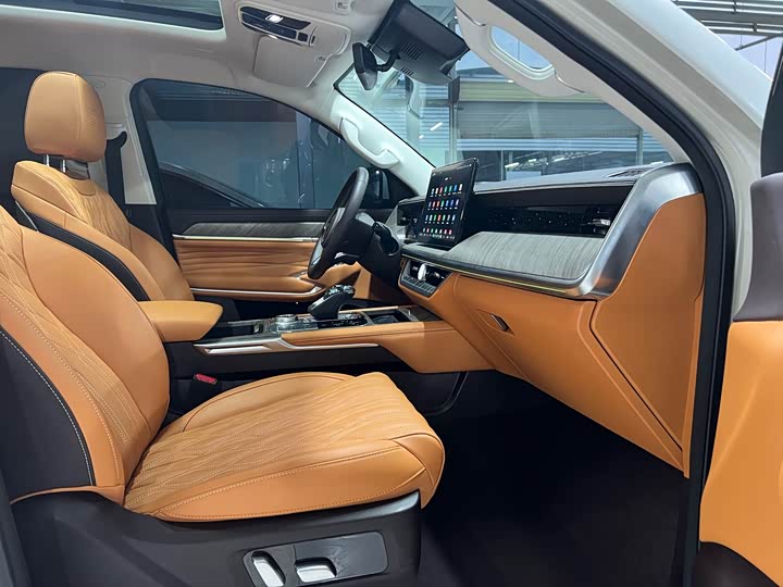 Фото 21 - Tank 500 Hybrid