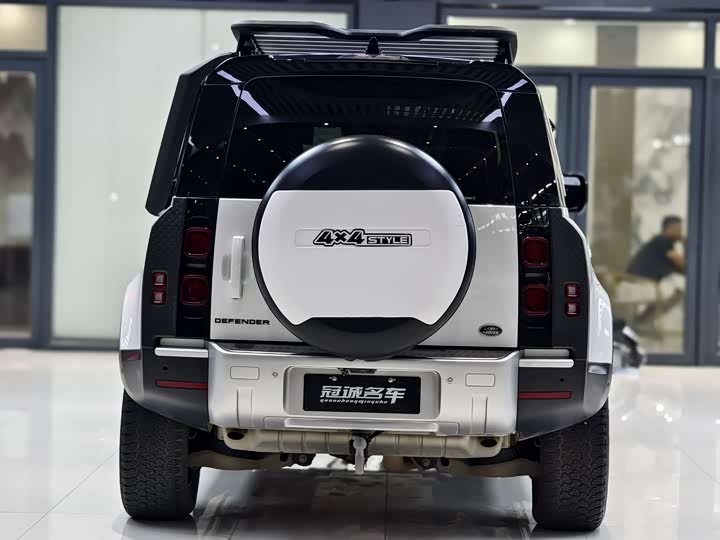 Фото 10 - Land Rover Defender