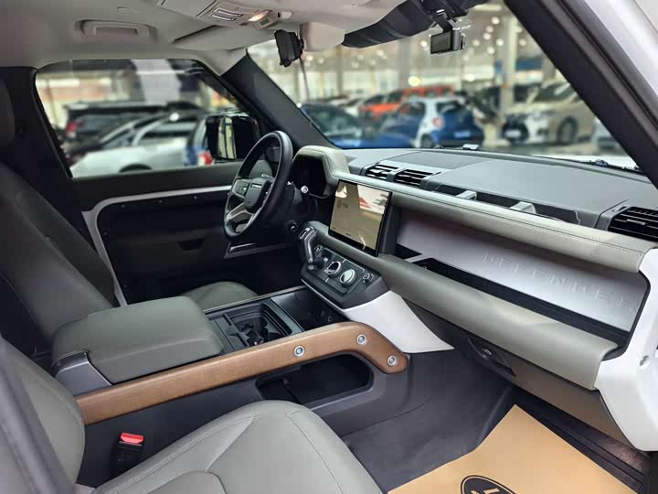 Фото 6 - Land Rover Defender