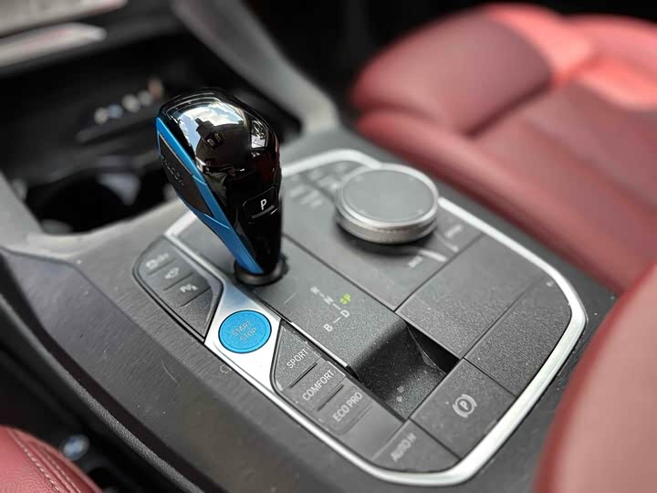 Фото 11 - BMW iX3