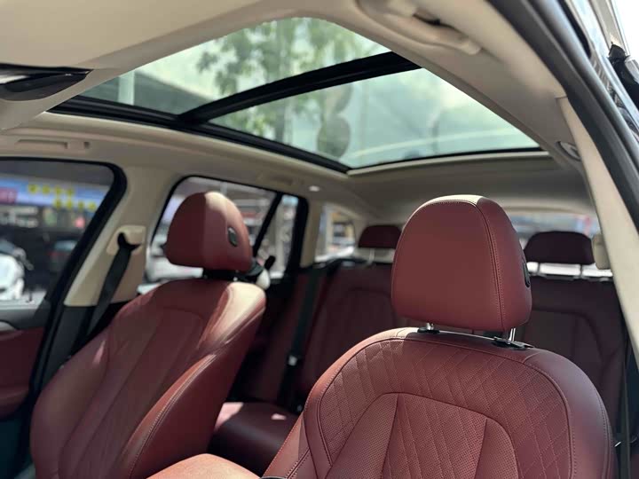 Фото 8 - BMW iX3