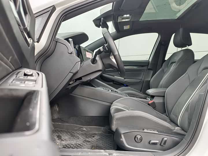 Фото 5 - Volkswagen Golf