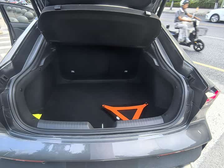 Фото 11 - Changan UNI-V