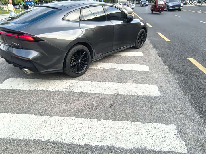 Фото 16 - Changan UNI-V