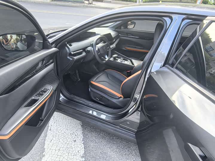 Фото 8 - Changan UNI-V