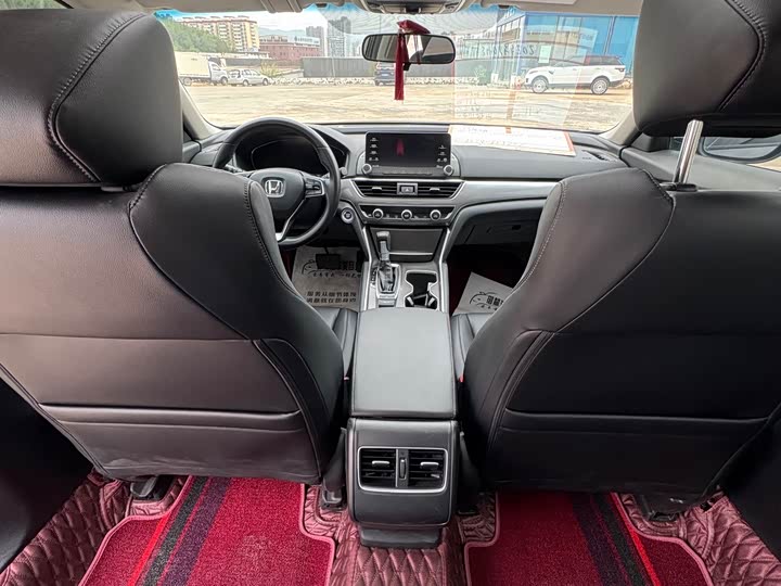 Фото 10 - Honda Accord