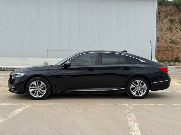 Фото 3 - Honda Accord