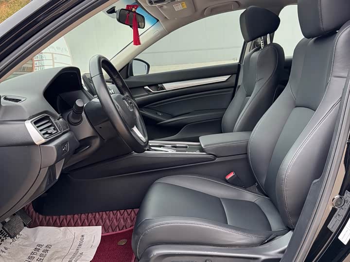 Фото 8 - Honda Accord