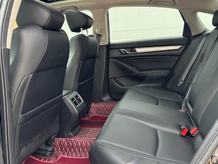 Фото 9 - Honda Accord