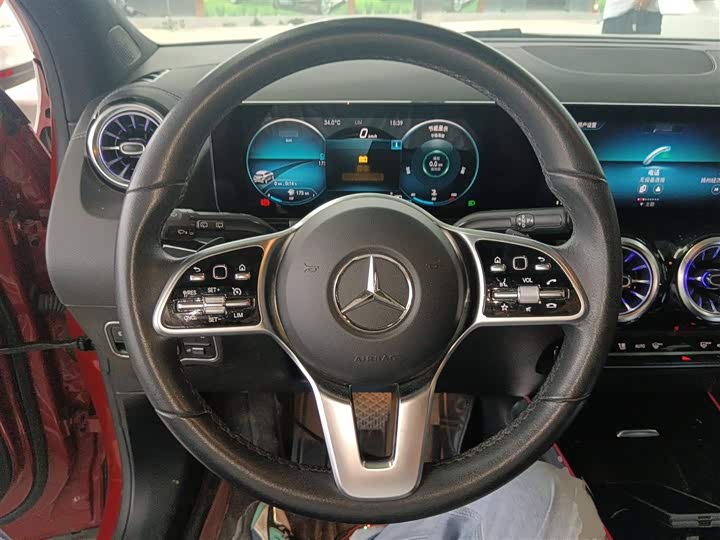 Фото 11 - Mercedes-Benz GLA-Class