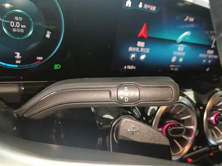 Фото 14 - Mercedes-Benz GLA-Class