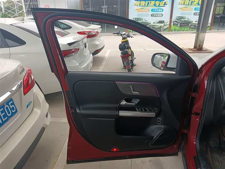 Фото 28 - Mercedes-Benz GLA-Class