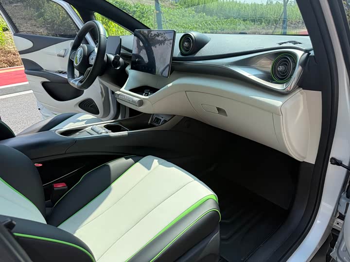 Фото 13 - BYD Dolphin