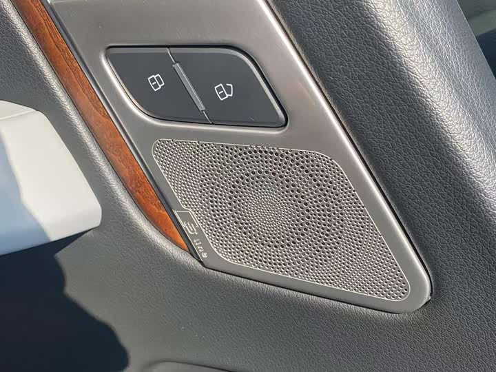 Фото 6 - Audi Q5L