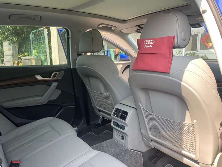 Фото 8 - Audi Q5L