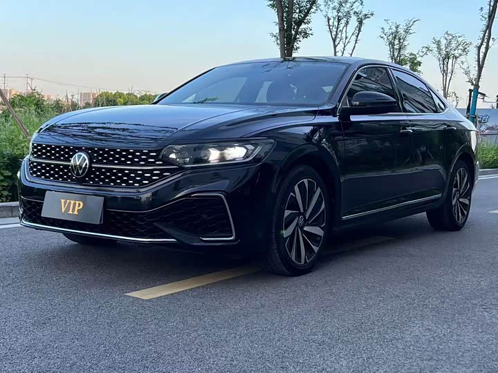 Фото 1 - Volkswagen Passat