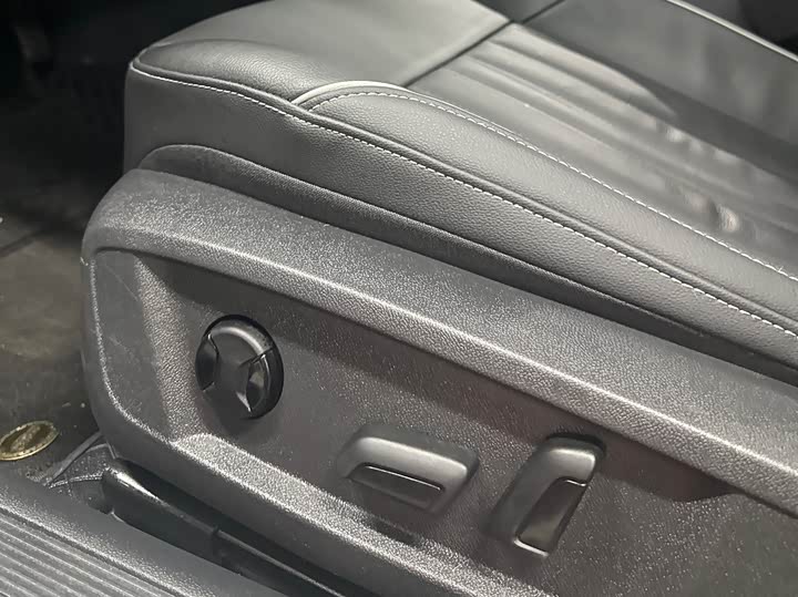 Фото 10 - Volkswagen Passat