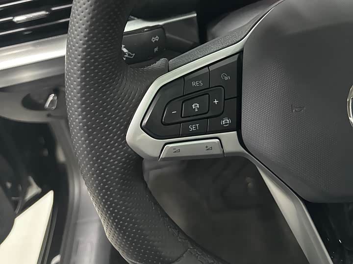 Фото 12 - Volkswagen Passat