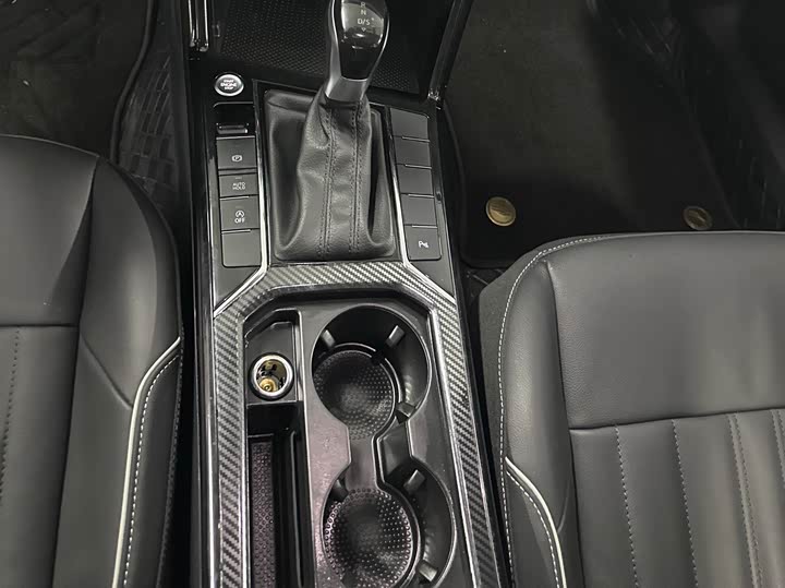 Фото 14 - Volkswagen Passat