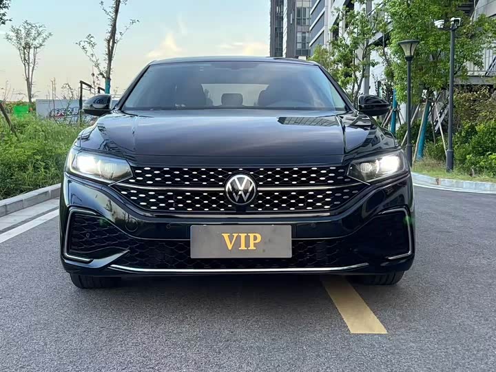 Фото 2 - Volkswagen Passat