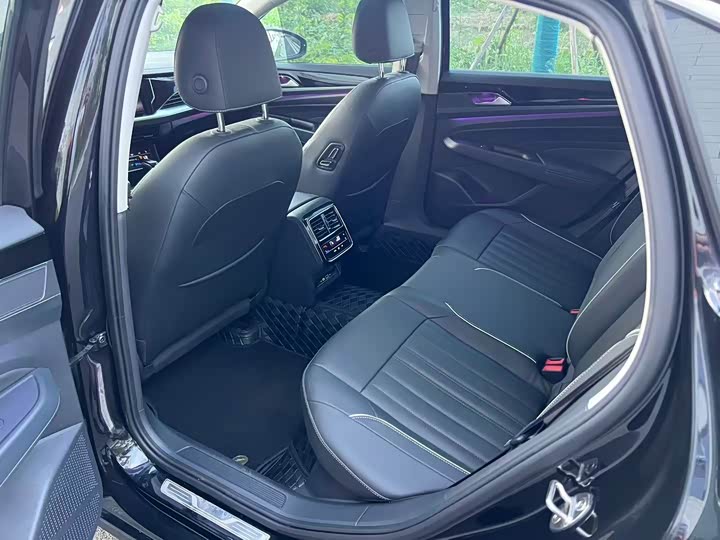 Фото 8 - Volkswagen Passat