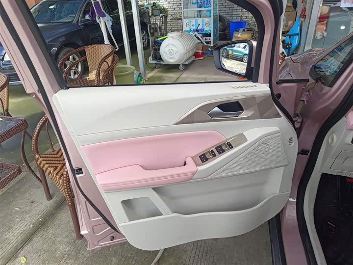 Фото 28 - Geely Geometry E Firefly