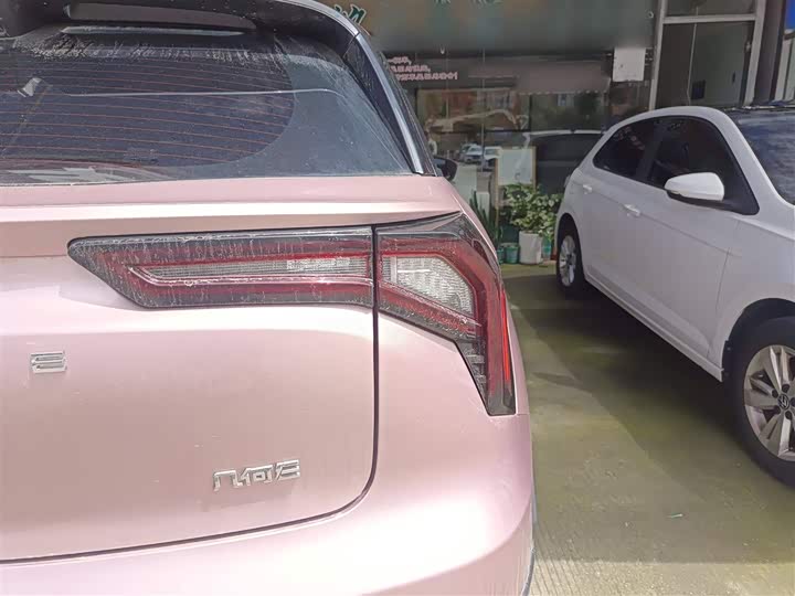 Фото 8 - Geely Geometry E Firefly