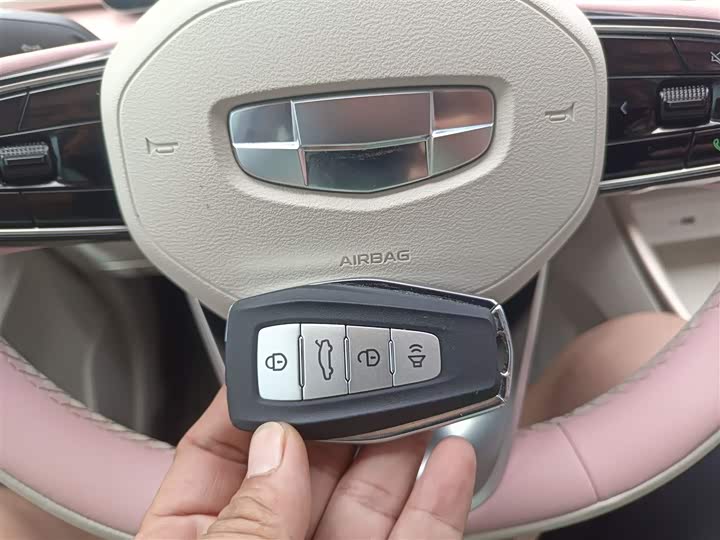 Фото 9 - Geely Geometry E Firefly