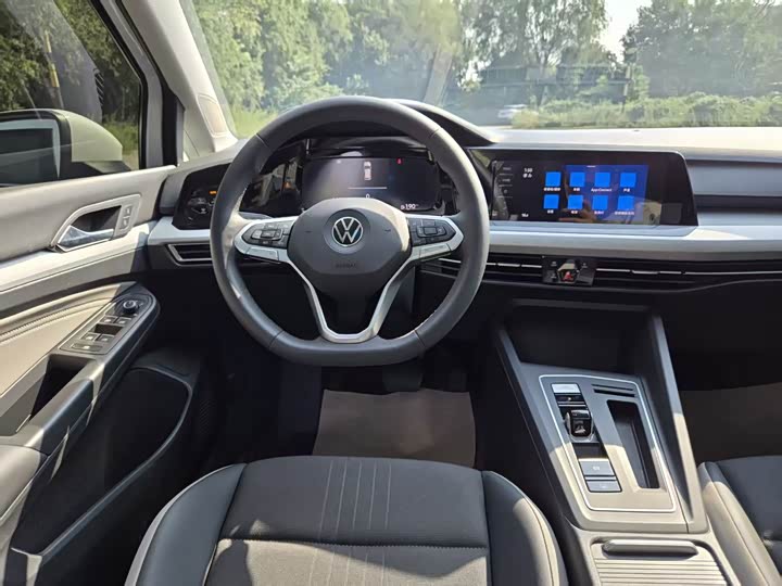 Фото 10 - Volkswagen Golf