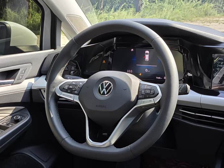 Фото 11 - Volkswagen Golf