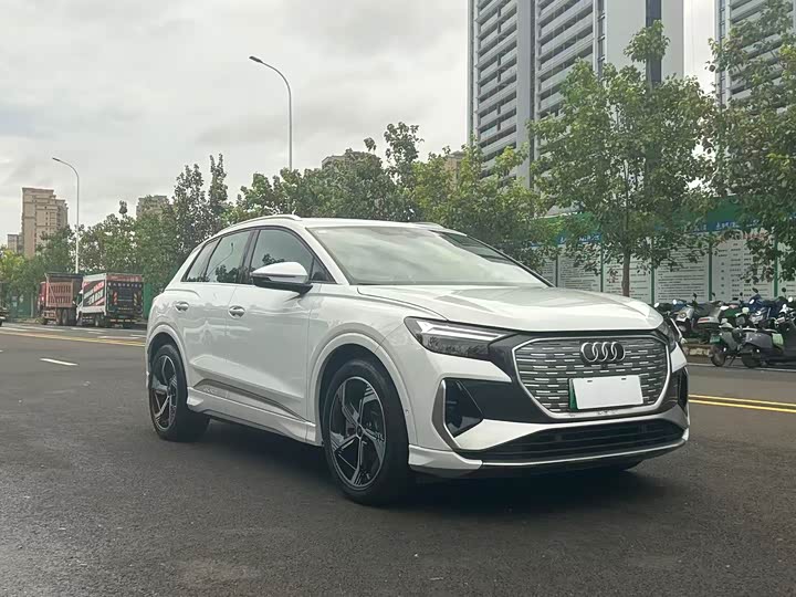 Фото 3 - Audi Q4 e-tron