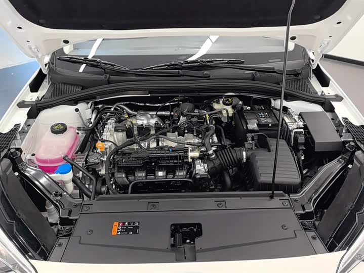 Фото 10 - Roewe i5