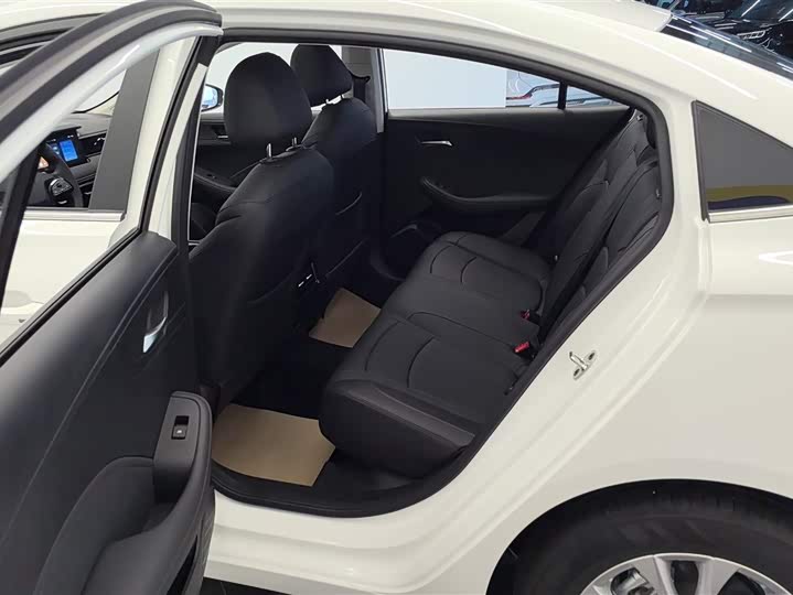 Фото 11 - Roewe i5