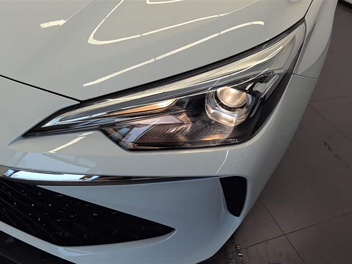 Фото 5 - Roewe i5