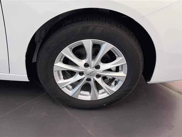 Фото 6 - Roewe i5