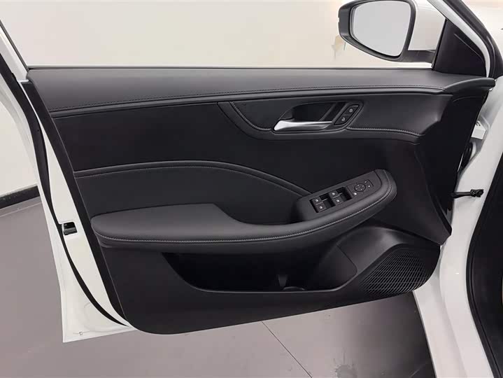 Фото 7 - Roewe i5