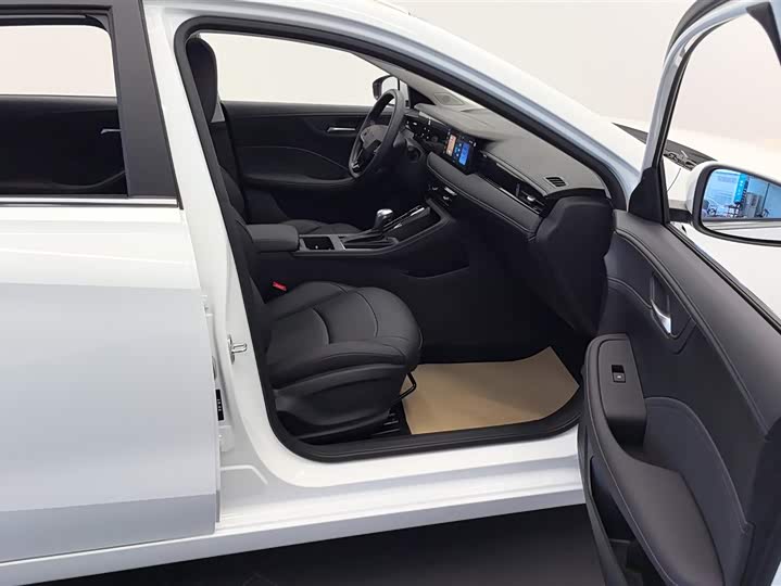 Фото 8 - Roewe i5