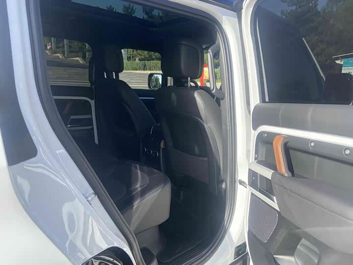 Фото 12 - Land Rover Defender