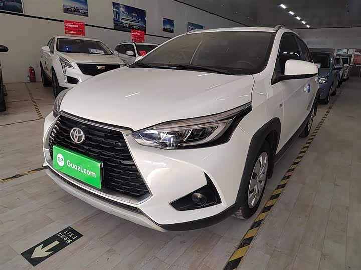 Фото 1 - Toyota Yaris L Hatchback