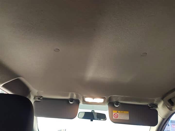 Фото 18 - Toyota Yaris L Hatchback