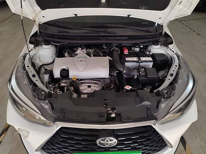 Фото 20 - Toyota Yaris L Hatchback