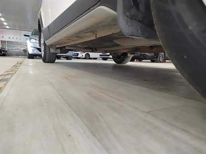 Фото 21 - Toyota Yaris L Hatchback